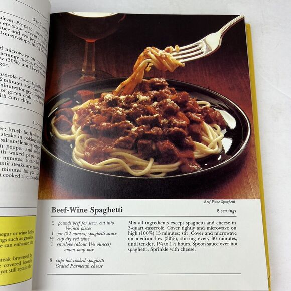 Vintage 80s Betty Crocker's Microwave Cookbook Hardcover General Mills 1981 EUC - Picture 8 of 12